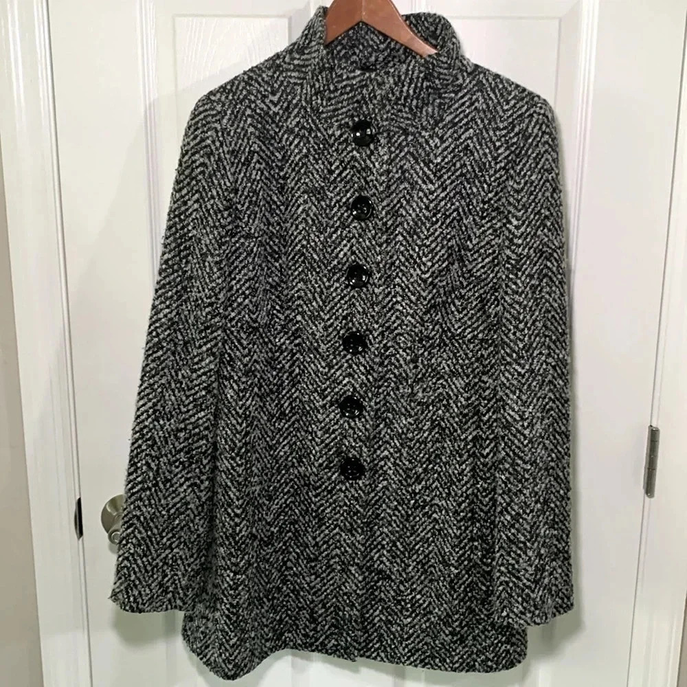 Ann Taylor black and white wool winter coat size 4